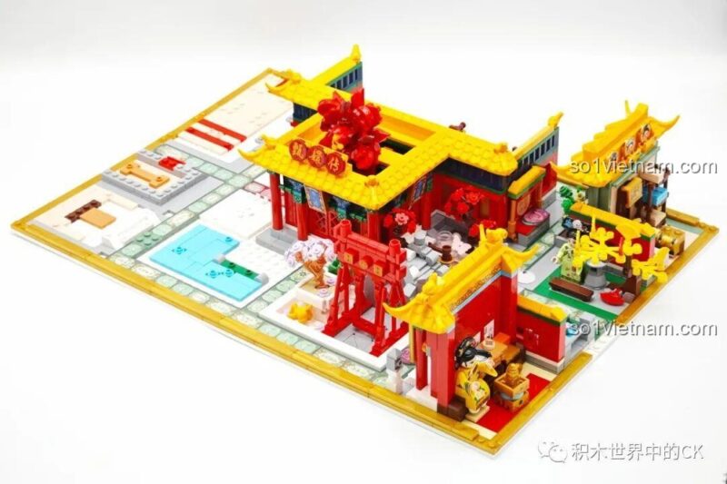 Minifigure nương nương trong sân vườn của Bộ lắp ghép Cung đình 8001 Wekki, với các chi tiết cây cối và hồ nước.