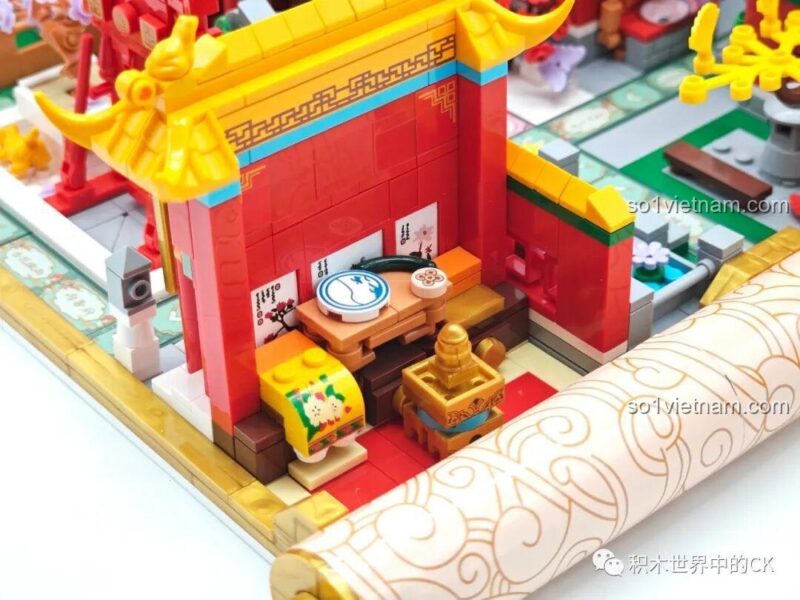 Giường ngủ của Hoàng Thượng trong Mô hình Cung điện Hậu Cung Wekki 518001, với chăn gối màu vàng sang trọng.