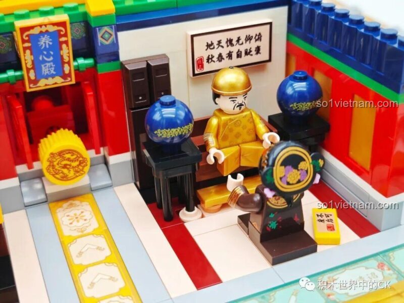 Chi tiết giường ngủ hoặc ngai vàng với minifigure trong Board game Hậu Cung Wekki 518001, tái hiện cảnh trong phim.