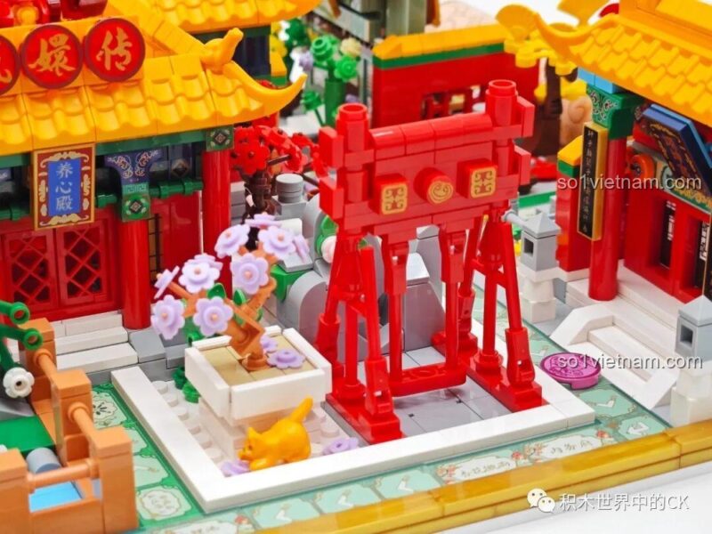 Cổng chính cung điện của Bộ đồ chơi Chân Hoàn Truyện Wekki 518001, với biển hiệu "Dưỡng Tâm Điện" và các chi tiết trang trí.