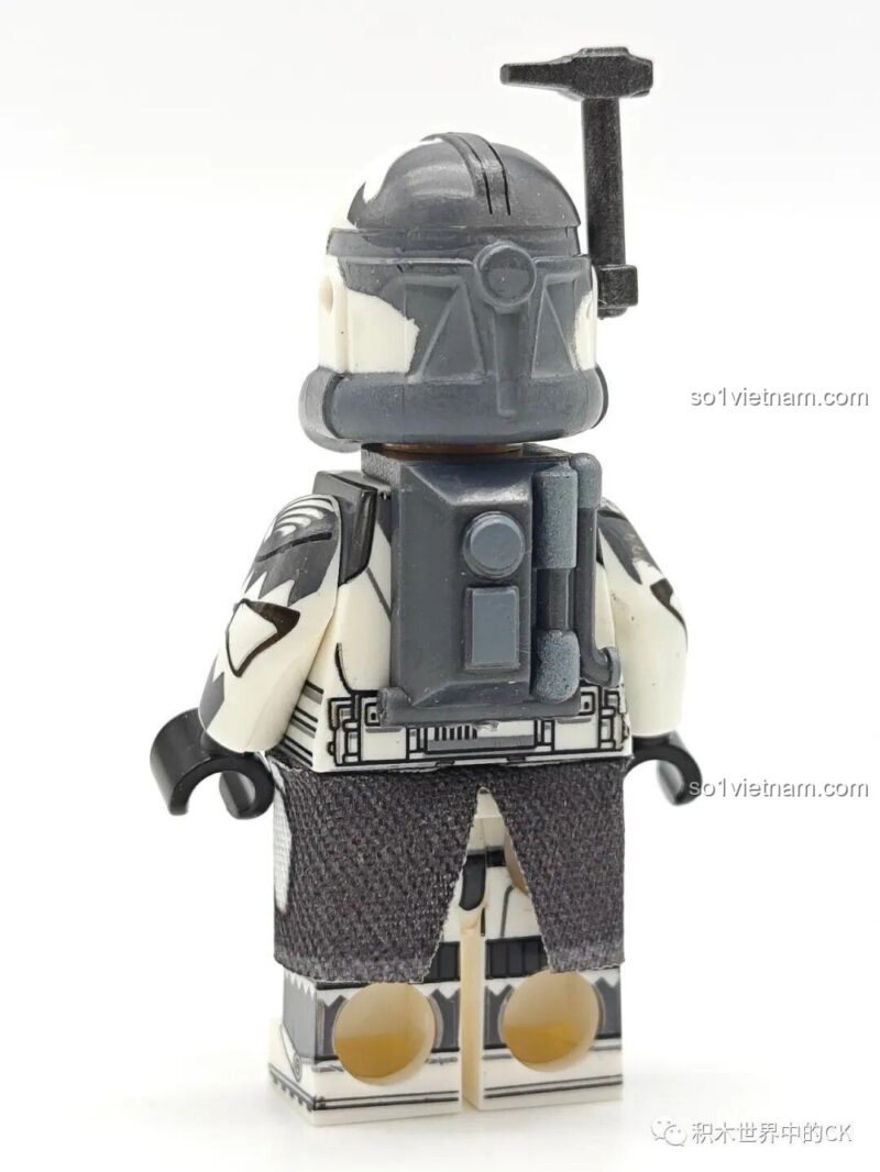 Mặt sau minifigure WM2265 Commander Wolfe, set đồ chơi Lính Clone giá rẻ cho bé trai 6 tuổi, đồ chơi mô hình WM 6128 chất lượng cao.