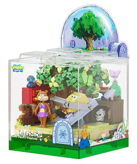 Mô hình Cây Cổ Thụ Hải Sản Bảo Hảo BOX 2.0 của X砖区 AREA-X, có minifigure Hải Sản Bảo Hảo và Sandy, kích thước 10.8x10.8x12.1 cm, độ tuổi 14+
