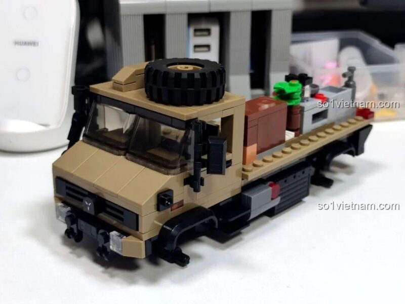 Các chi tiết màu sắc của đồ chơi mô hình Xe Địa Hình Unimog U4000 Xbert, cho con trai 14 tuổi, chất lượng đảm bảo