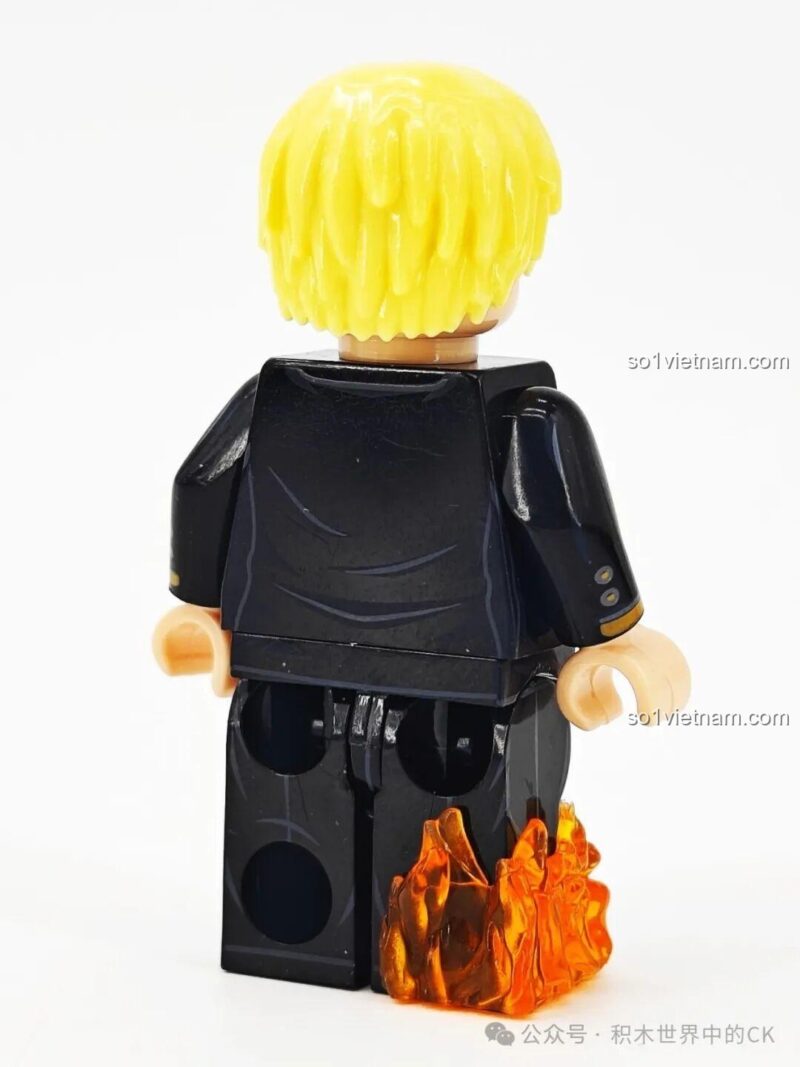 Minifigure Usopp trong bộ X0356 của 欣宏XINH, với chiếc mũi dài và trang phục màu vàng, sẵn sàng cho những cuộc phiêu lưu.