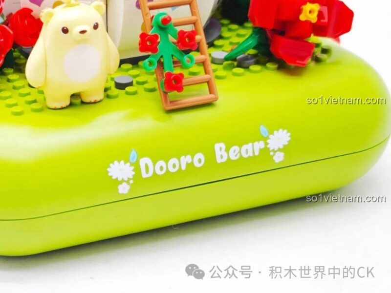 Chi tiết Gấu mầm và hoa lá trong bộ đồ chơi mô hình 663014, đồ chơi lắp ghép Ngôi nhà chim hoa, giá tốt.