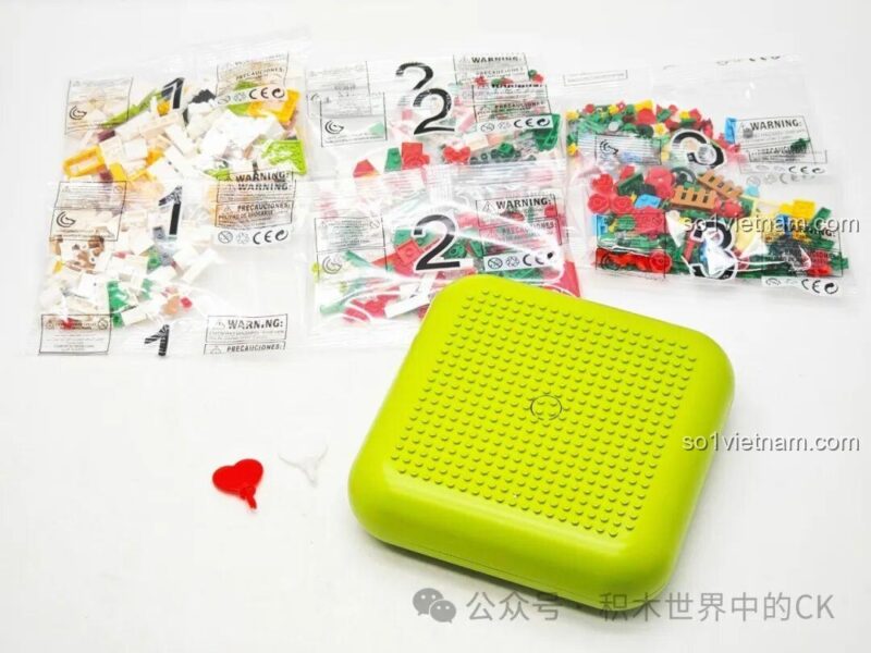Các túi linh kiện và đế lắp ráp cho Nhà chim hoa ZHEGAO 663 014, bộ lắp ghép Mô hình nhà chim dễ thương.