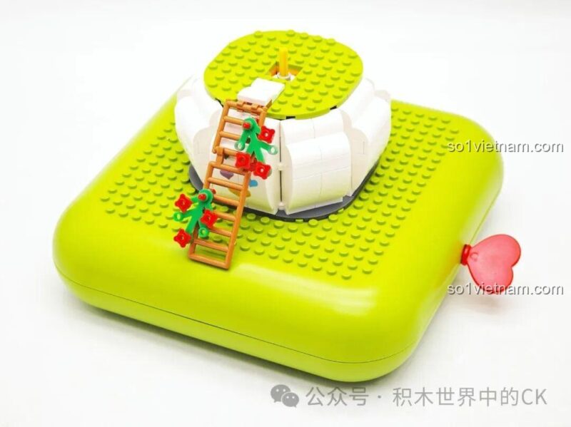 Quá trình lắp ráp bộ đồ chơi mô hình Gấu mầm dễ thương ZHEGAO 663014, bước đầu xây dựng đế.