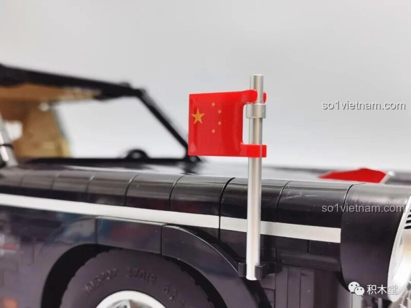 Bản lề nắp capo đồ chơi mô hình Zhimeng Tree T5043 Xe Lễ Tân Hồng Kỳ, cơ chế mở mượt mà, chất lượng tốt, cho con trai 16 tuổi.