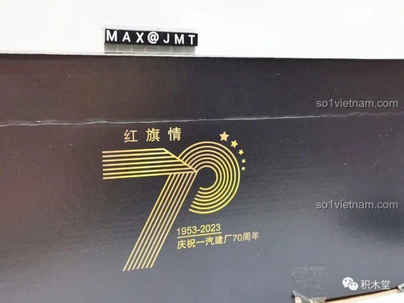 Hộp bộ lắp ghép Zhimeng Tree T5043 Xe Lễ Tân Hồng Kỳ với logo kỷ niệm 70 năm, chất lượng vượt trội, giá hời, cho con trai 16 tuổi.