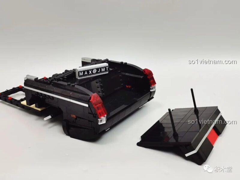 Lắp ráp phần đuôi xe đồ chơi mô hình Zhimeng Tree T5043 Xe Lễ Tân Hồng Kỳ, chi tiết đèn hậu, chất lượng tốt, cho con trai 16 tuổi.